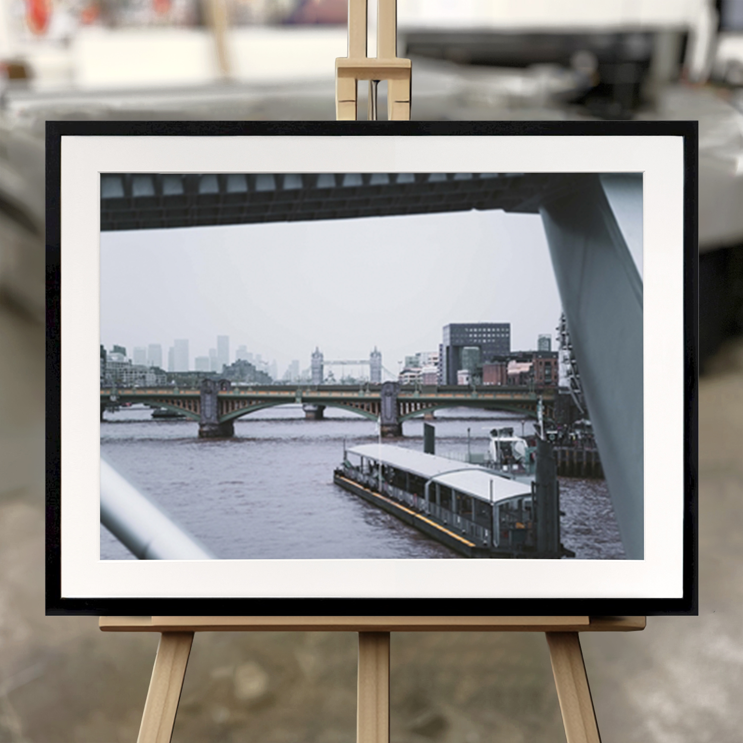Framed Fine Art "Old London bridge" - Fine Art Print in 50x70 cm