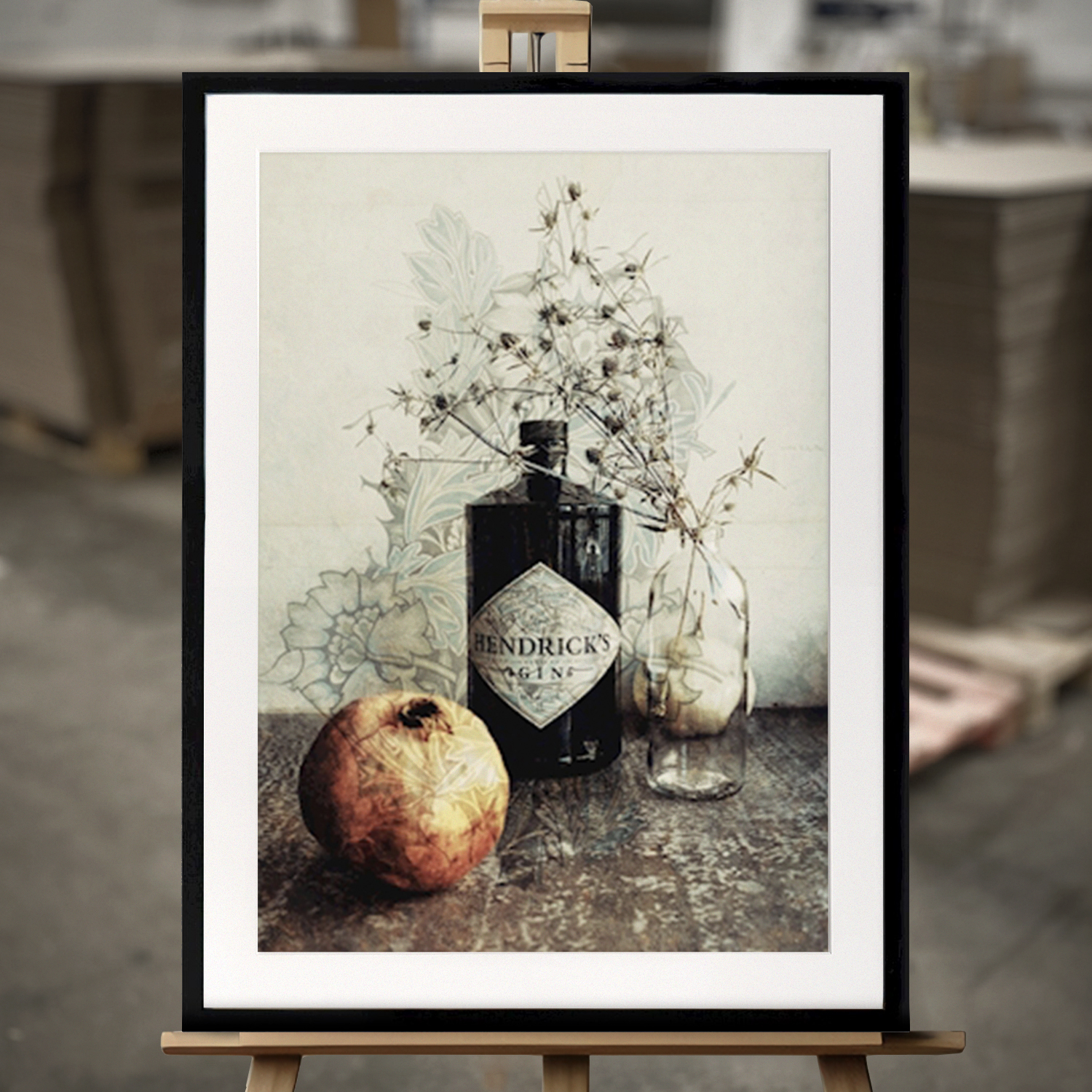 Framed Fine Art "Gin" - Fine Art Print in 50x70 cm